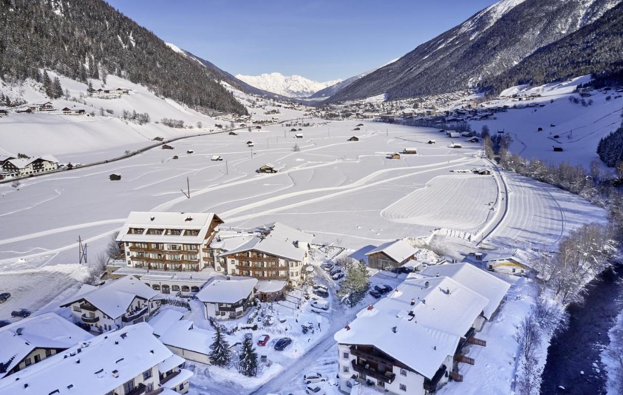 Alpeiner - Nature Resort Tirol Нойштіфт-ім-Штубайталь Екстер'єр фото
